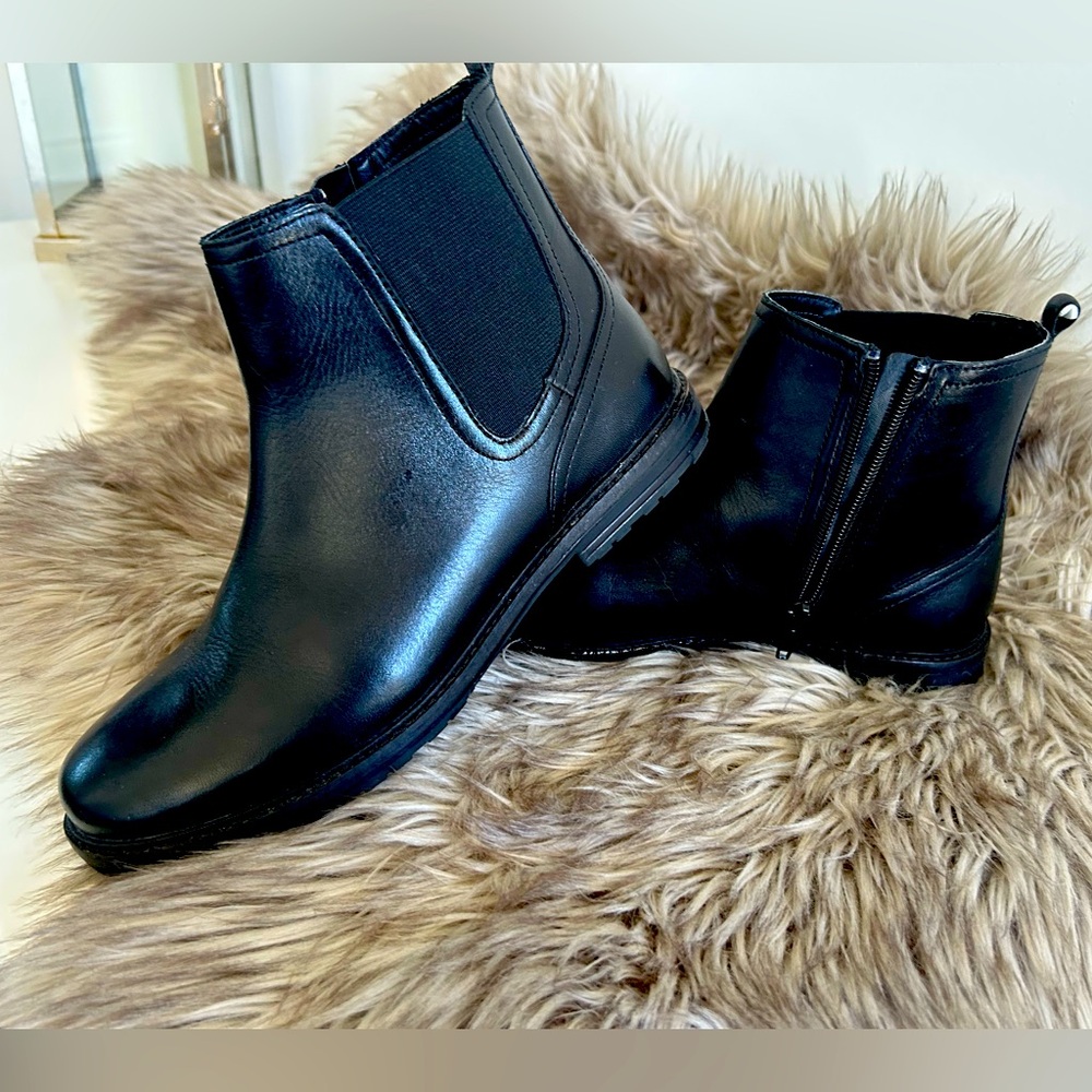 Excellent used condition Zara Men’s / Boys Chelsea boots.
